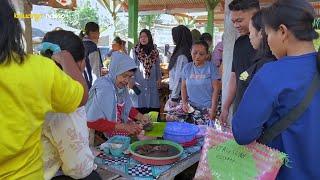 pergi ke pasar tradisionalbelanja bumbu dapur dan jajan pasar sarapan bersama mumpung anak libur