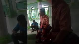 Keren Orang gila ini bisa ngikutin orang lagi tadarus dimasjid