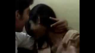 INDIAN GIRL COLLEGE KISS