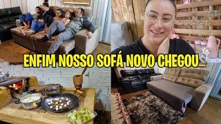 NOSSO SOFÁ NOVO CHEGOUFIZ UM DELICIOSO ALMOÇO NO FOGÃO A LENHATODOS AMAMOS NOSSA SALA ASSIM