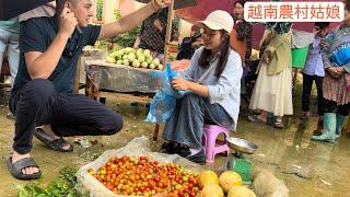 越南泡妞者幫美女全買，她就帶我們回她家玩，她爸爸還送我們禮物。