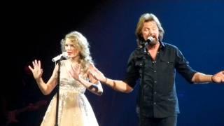 Taylor Swift and Ronnie Dunn sing Bleed Red