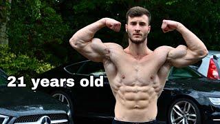 The 21 years old95kg188cm  calisthenics athlete