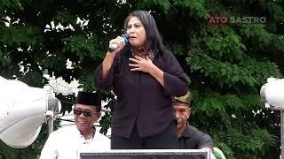 Luar biasa Sudah berdarah-darah di DEMO DPR Ibu ini tetap Menyemangati aksi DOMO MK