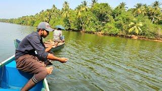 ഓല കൊണ്ട് മീൻ പിടുത്തം Village FishingTraditional FishingFishing Video malayalamFishing tips