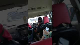 ABG sange dengan supir di dalam mobil viral 18++