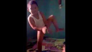 video lucu anak joged PENGUIN pakai singlet ma cangcut doang