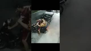 Video Wanita Gendut Jatuh Saat Naik Motor#Shorts