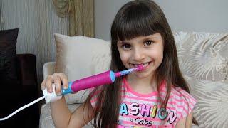 Linaya Elsa nın  Elektrikli Diş Fırçası Sürprizi Çok Sevindi  Prenses Lina