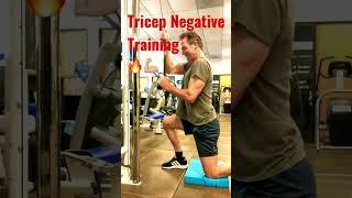 Assisted Negative Tricep Training for Mass #triceps #tricepsworkout #eccentricreps