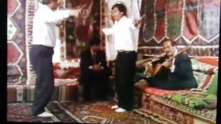 Abidin Ertem ve Musa Çekiç KIRŞEHİR halk oyunu.Sazlar Aydın Çekiç ve Gürbüz SapmazTRT 1991 Yapımı