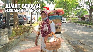 KALIAN MASIH TIDUR NENEK INI SUDAH BERANGKAT JUALAN SEMANGGI