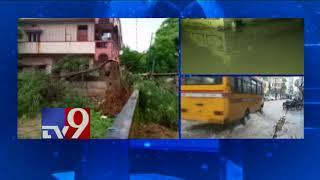 Heavy rain pounds Hyderabad throws life out of gear - TV9