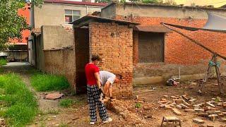 Middle-aged couple transforms fathers old house into a cozy home& left the city life behind