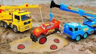 Cranes rescue Lightning McQueen stuck in a mud hole