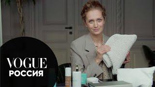 Что в сумке у Виктории Исаковой?  Vogue Россия