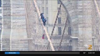 Police respond to climber on Brooklyn Bridge