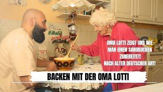 Oma Lotti backt einen Sandkuchen PS ihr Rezept hat sie von ihrer Oma aus dem 19. Jahrhundert