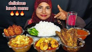 EATING SPICY FISH CURRY FISH MASALA TOMATO DAALALOO PAKORA GOURD EGG CURRY WITH RICE ASMR