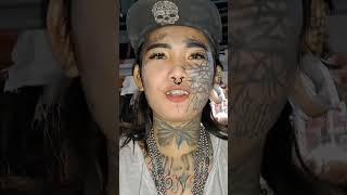 mondy tatto yg viral lihatin perutnya yg hamil nih..