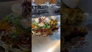 【広島お好み焼き】いか、エビ、ホタテがこぼれそう〜！　#shorts #okonomiyaki #japanesefood