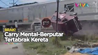 DETIK-DETIK KA Argo Semeru Tabrak Mobil hingga Terpental