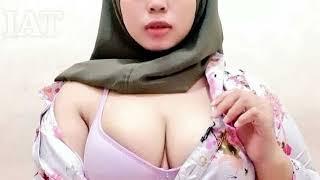 Jilbab gunung gede buka baju