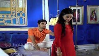 Swara and Sanskaars TICKLING game in Swaragini