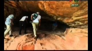 A la découverte de la grotte de Samory dans les falaises de Toussiana