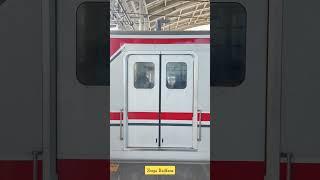 The Tokyo Metro 7000 series doors closing #Shorts