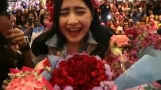 Prilly Latuconsina Antusias Surabaya