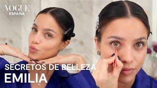 Emilia look natural con brillos y pestañas XL  Secretos de Belleza  VOGUE España