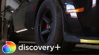 Examinando um Dodge Demon veloz a modificar  Texas Metal  discovery+ Brasil