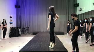 Solo  Learn catwalk  Modeling  Runway walk  How to walk