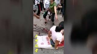 Viral Ibu Melahirkan di Jalanan Pasar