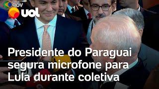Mercosul Presidente do Paraguai segura microfone para Lula durante coletiva veja vídeo
