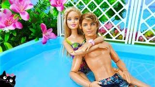 BARBIE y sus Hermanas Día de Fiesta en la Piscina con Tobogán - Muñecas Barbie Cat Juguetes