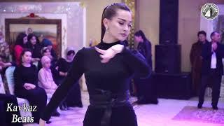 Чеченка красиво танцует - Chechen Woman Dancing Beautifully