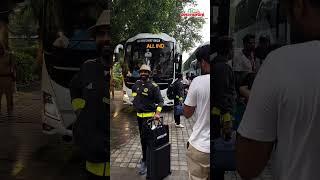 #HardikPandya shakes a leg as he gets off the team bus #hardikpandyafc #t20worldcup2024