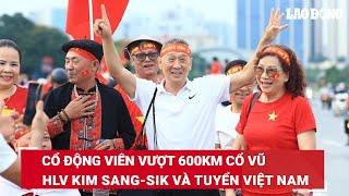 Cổ động viên vượt 600km cổ vũ HLV Kim Sang-sik và tuyển Việt Nam  Báo Lao Động