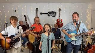 Daddy Sang Bass - The French Family Band