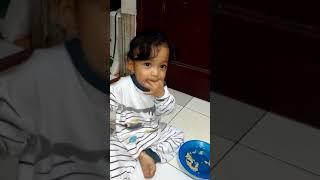 VIRAL...BAYI 1 TAHUN SUDAH MANDIRI BISA MAKAN SENDIRI