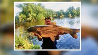 Un joven pesca una enorme carpa asiática en Madrid