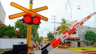 Railroad Crossing in Indonesia  Palang Kereta Api Perlintasan 2022