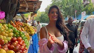 Poonam Pandey aayi mangoes  kharid ne lokhandwala  fruit market