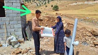 Engineers help to a single mother and her daughters in preparing toilet materials