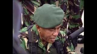 Ryamizard Ryacudu Gelar Pasukan Kostrad - Monas 22 Juli 2001