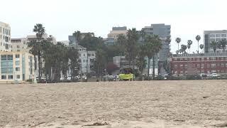 Couple under umbrella near Santa Monica Pier 32220