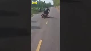 Mau Gaya Naik Motor Malah Ban Copot #Shorts