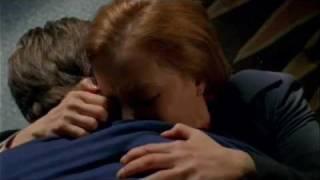 {X-Files} Milagro-Mulder and Scully hug